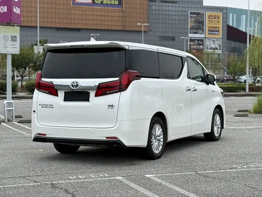 Toyota Alphard — фото 6