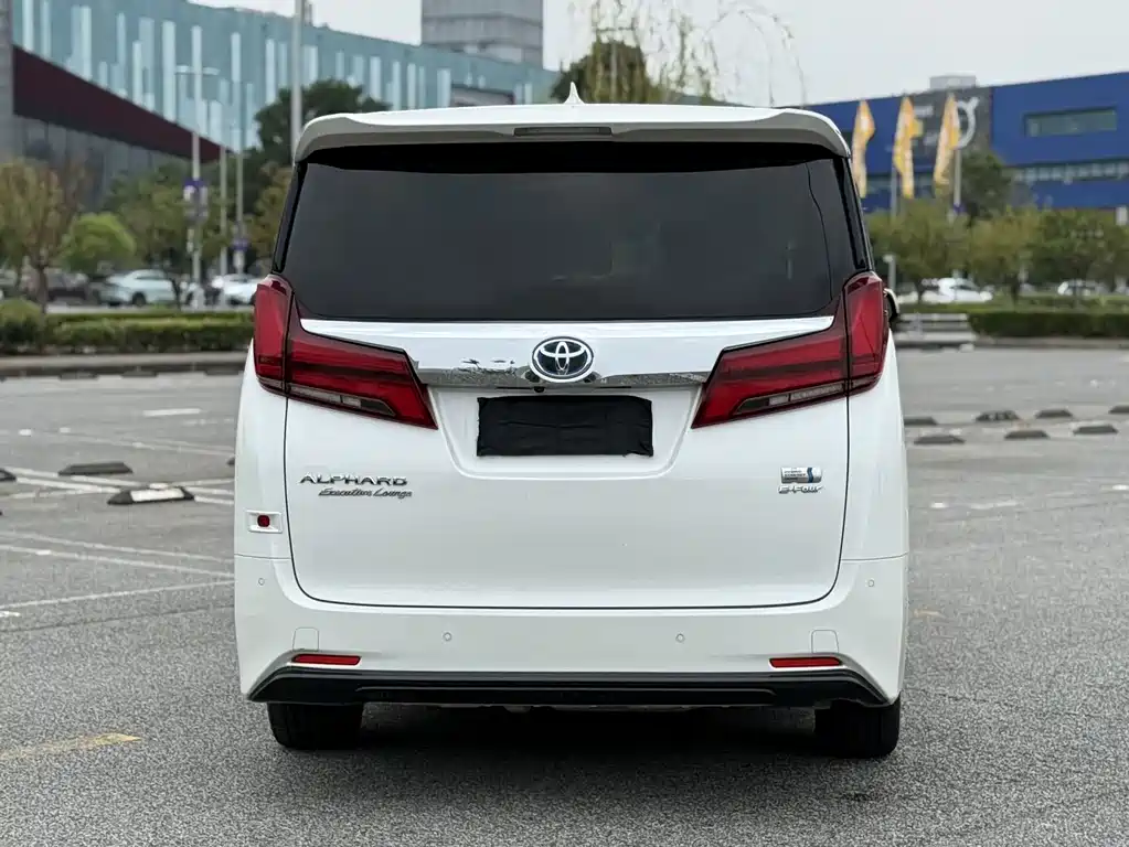 Toyota Alphard — фото 7