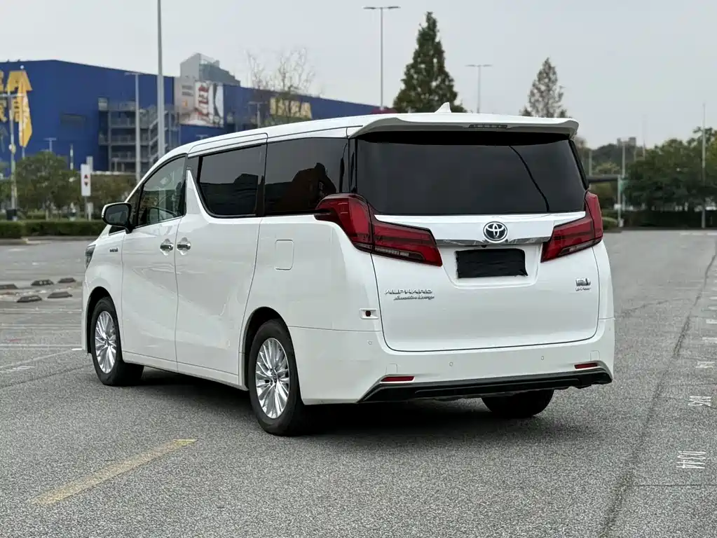 Toyota Alphard — фото 8