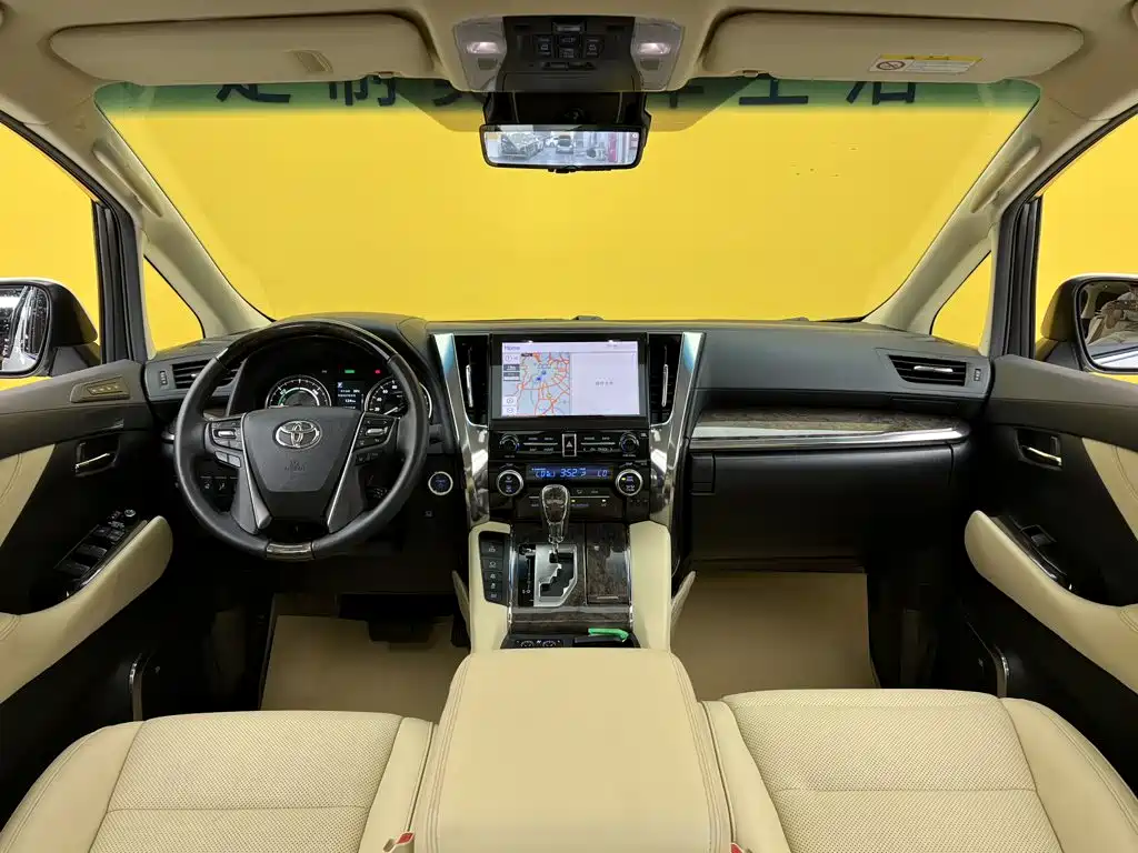 Toyota Alphard — фото 14