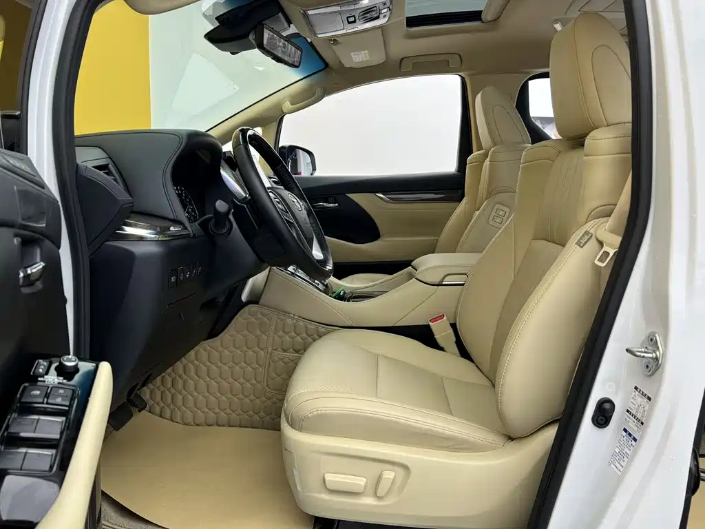 Toyota Alphard — фото 18