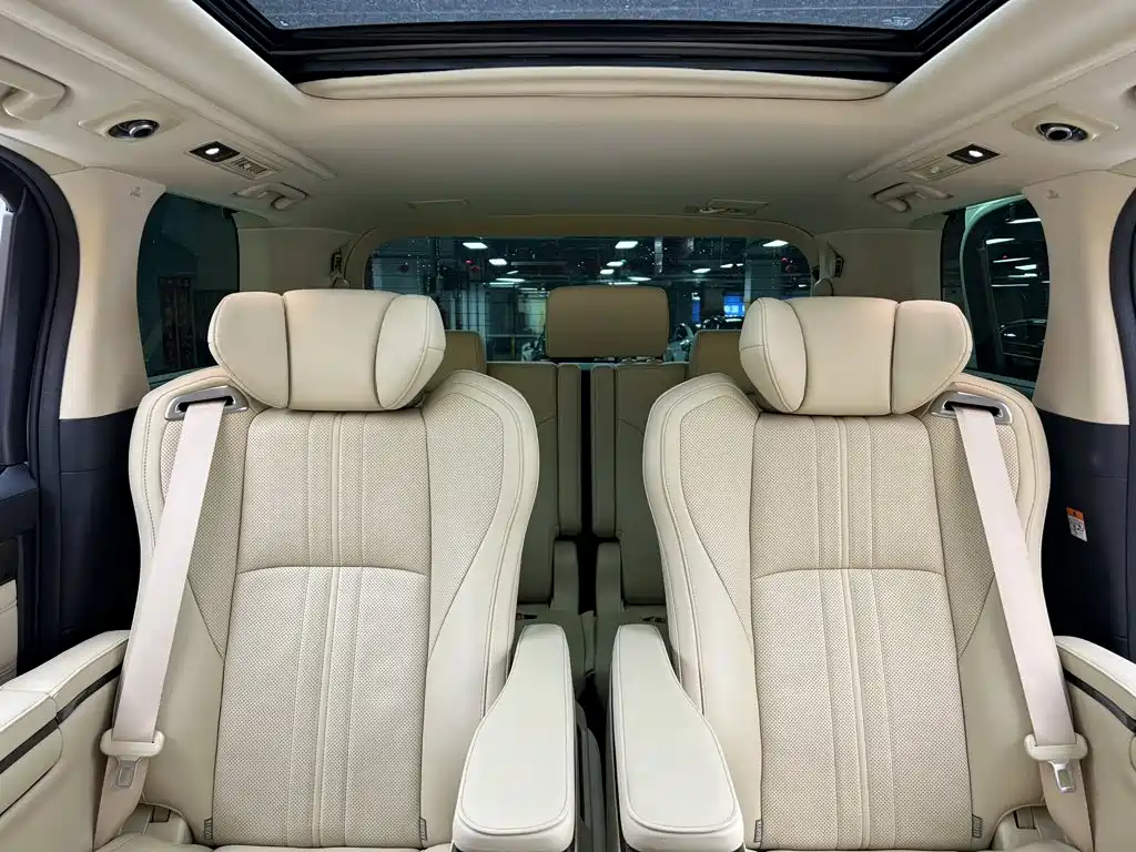 Toyota Alphard — фото 20