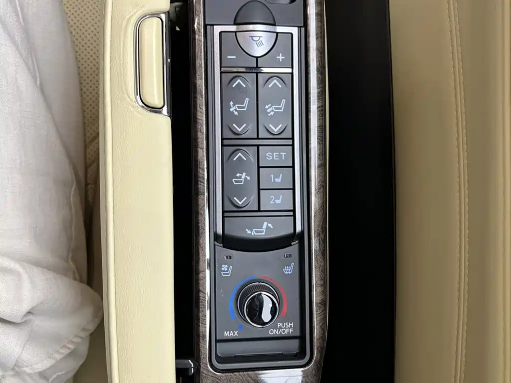 Toyota Alphard — фото 21