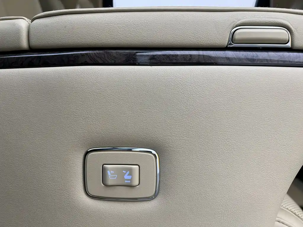 Toyota Alphard — фото 28