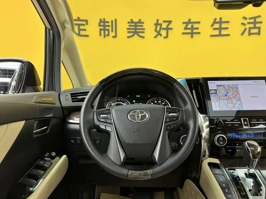 Toyota Alphard — фото 29