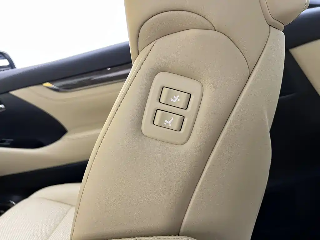 Toyota Alphard — фото 30