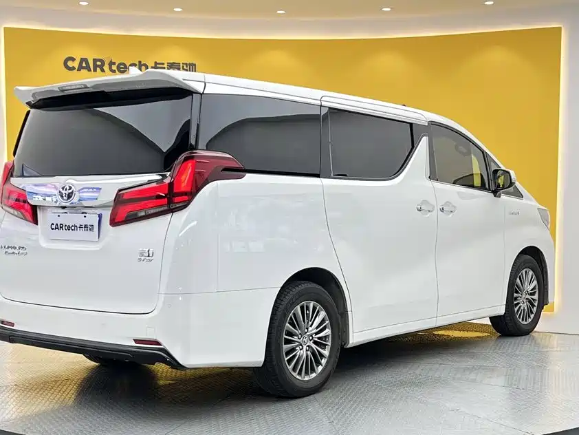 Toyota Alphard — фото 4
