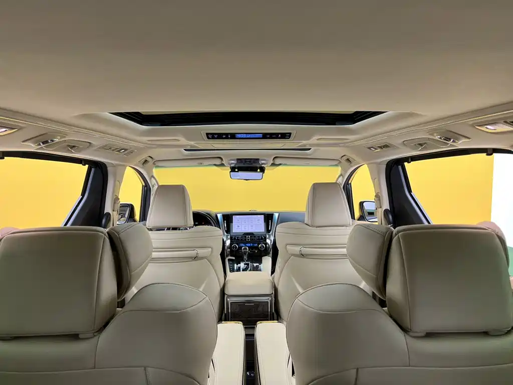 Toyota Alphard — фото 32