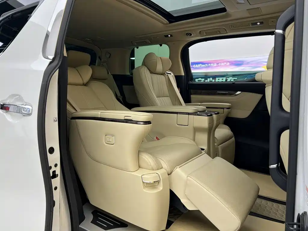 Toyota Alphard — фото 33