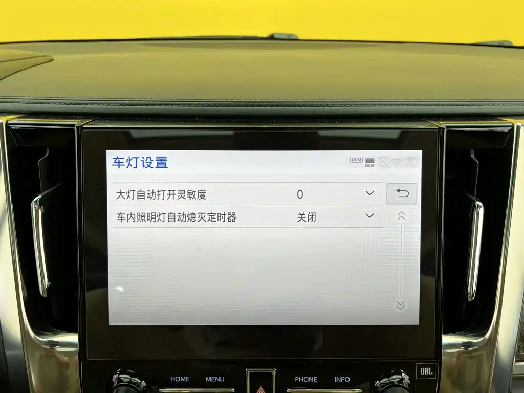 Toyota Alphard — фото 39