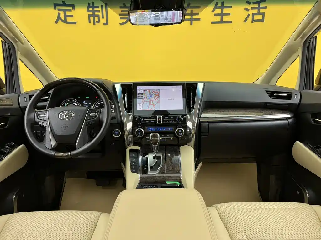Toyota Alphard — фото 46