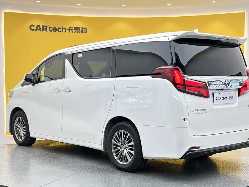 Toyota Alphard — фото 6