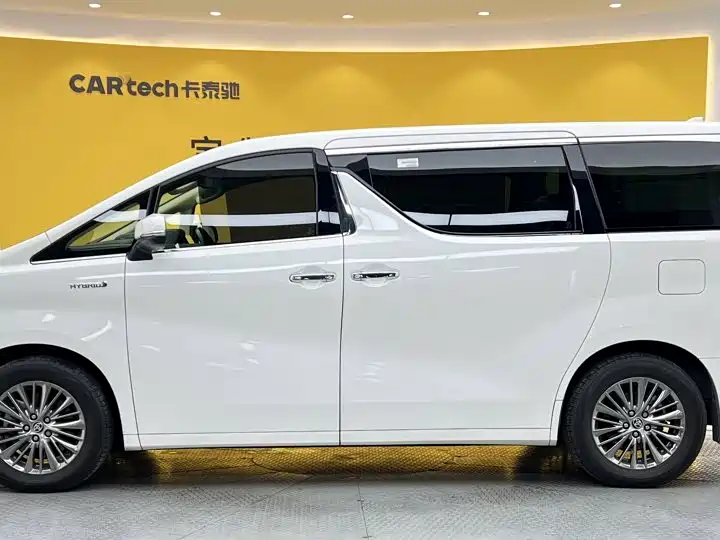 Toyota Alphard — фото 7