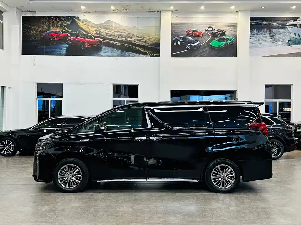 Toyota Alphard — фото 3