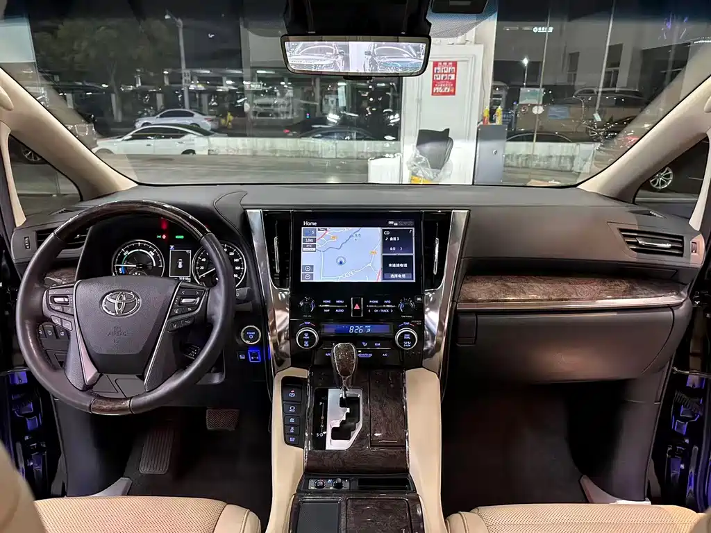 Toyota Alphard — фото 6