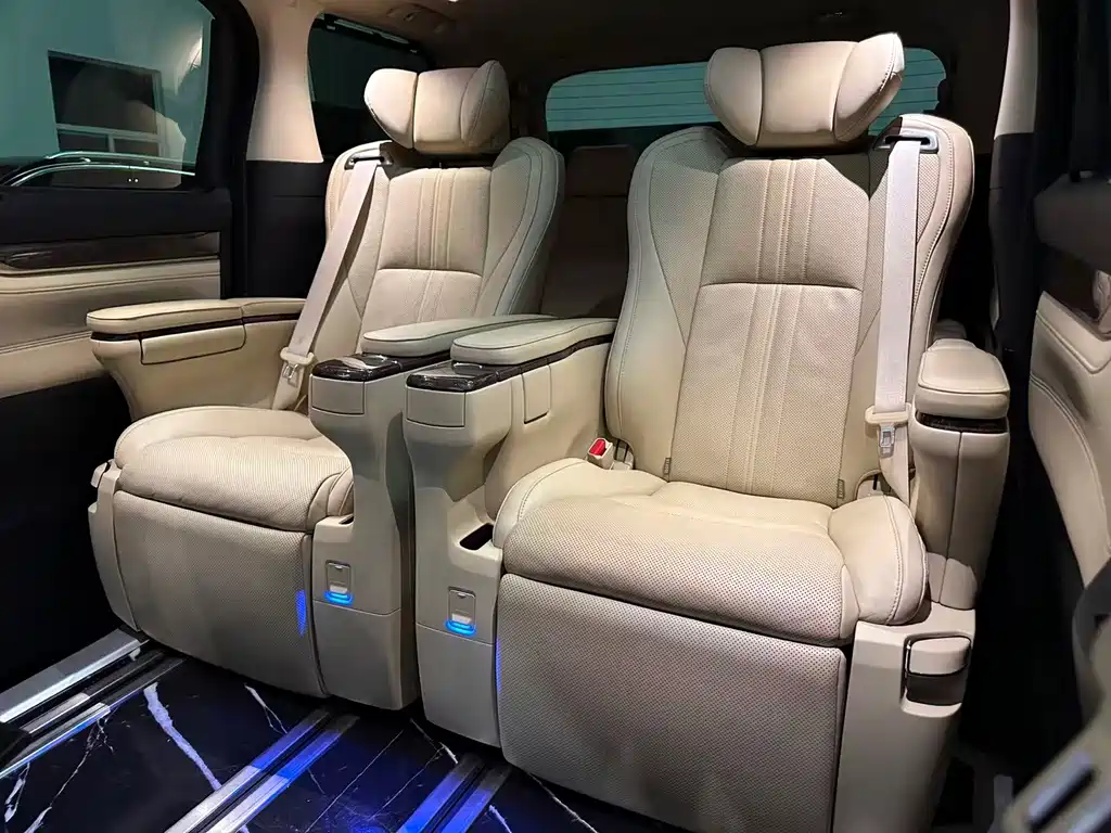 Toyota Alphard — фото 7