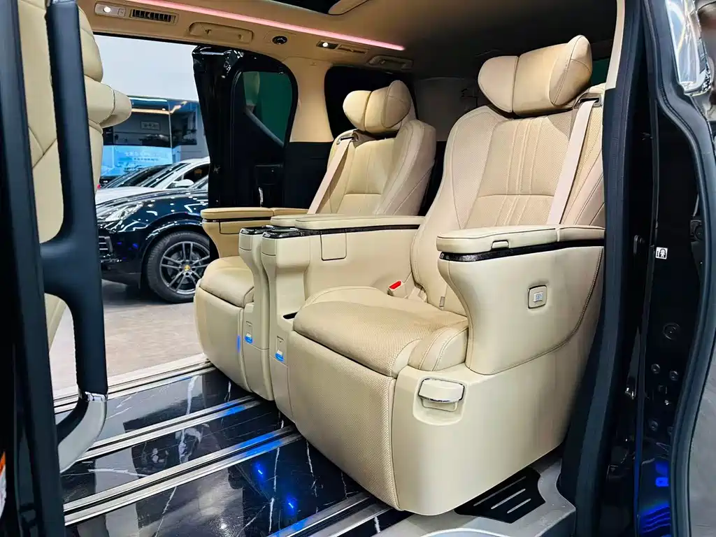 Toyota Alphard — фото 8