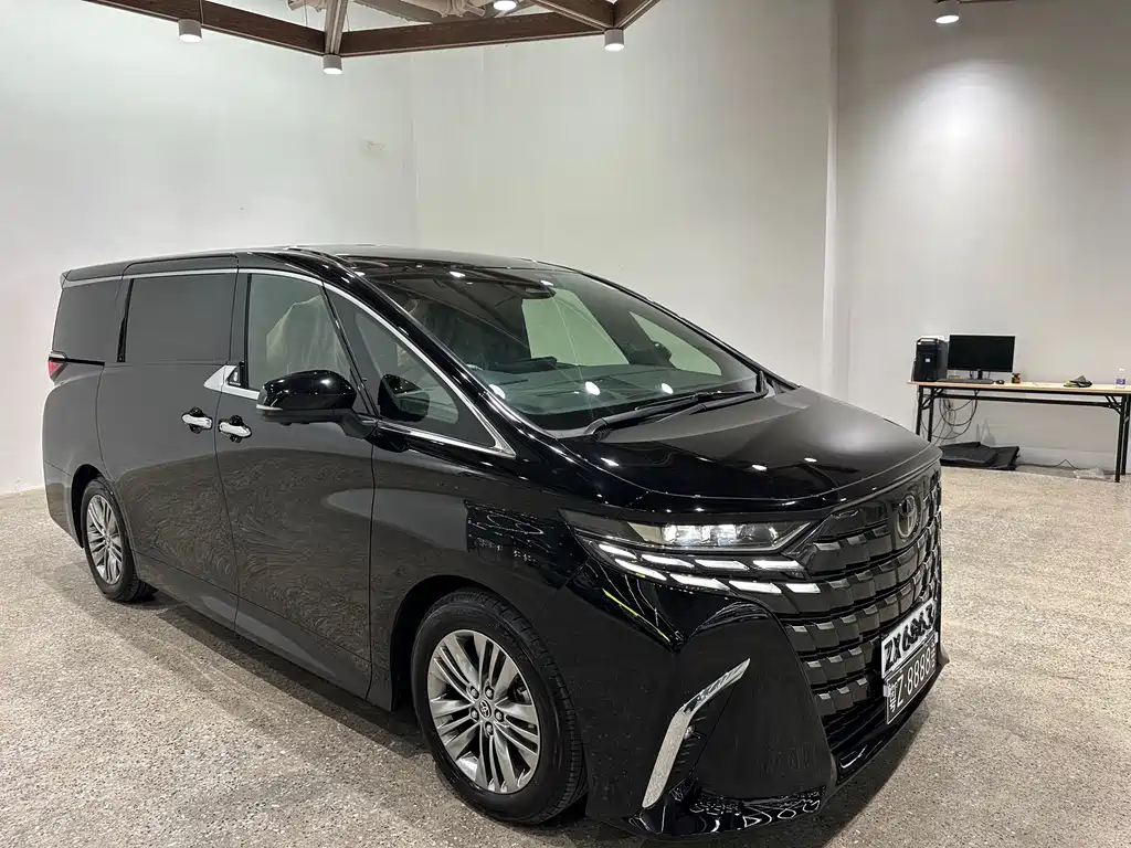 Toyota Alphard — фото 3