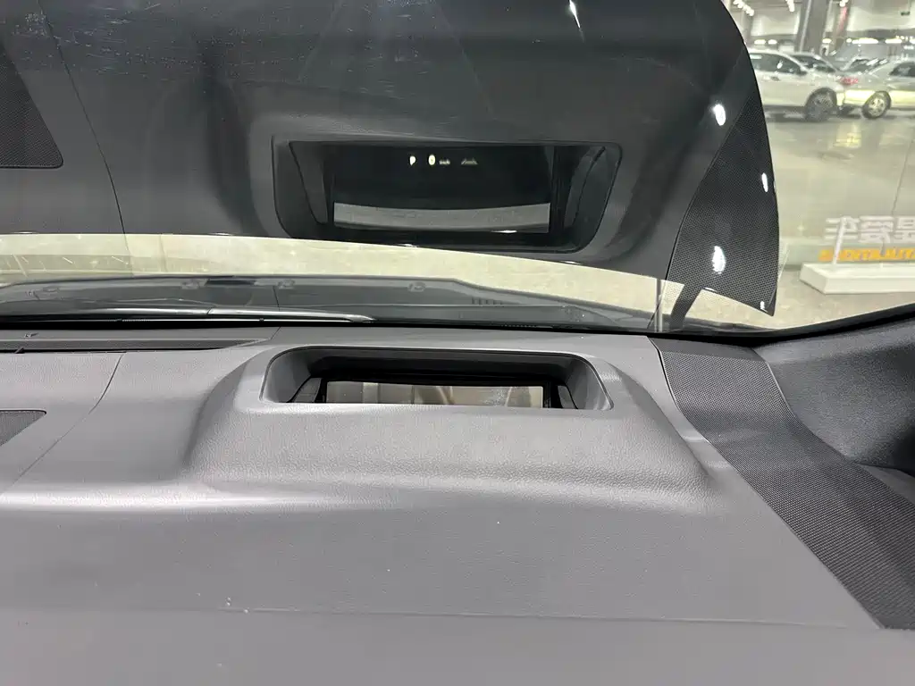 Toyota Alphard — фото 9