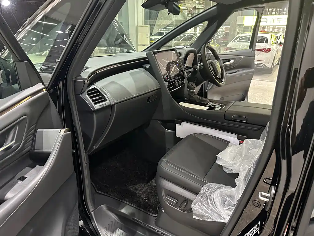 Toyota Alphard — фото 10