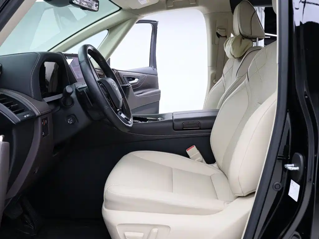 Toyota Alphard — фото 2