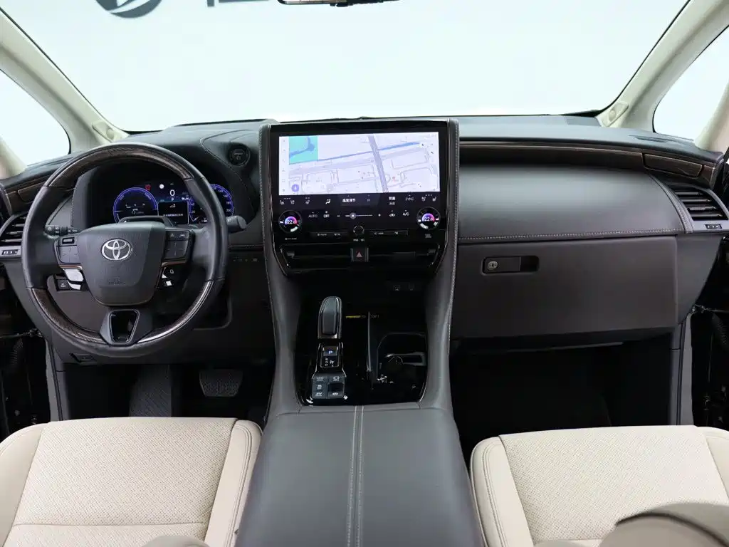 Toyota Alphard — фото 13