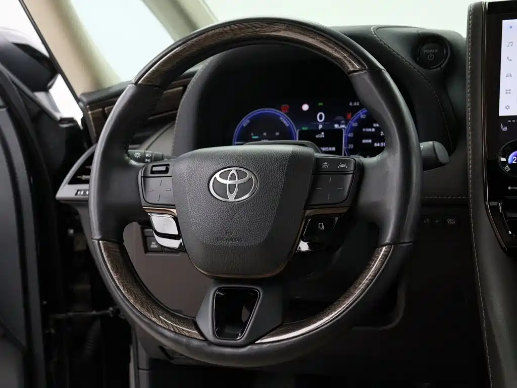 Toyota Alphard — фото 15