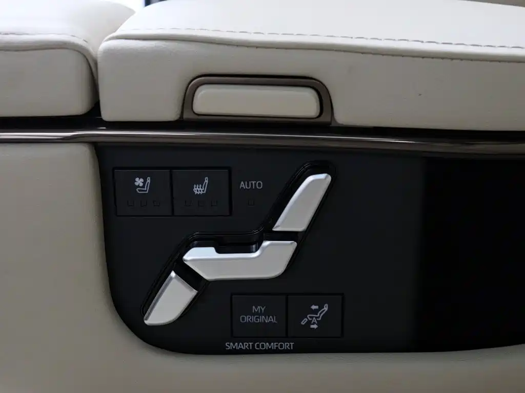 Toyota Alphard — фото 5