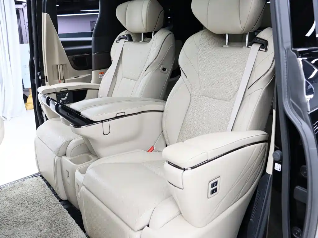 Toyota Alphard — фото 6