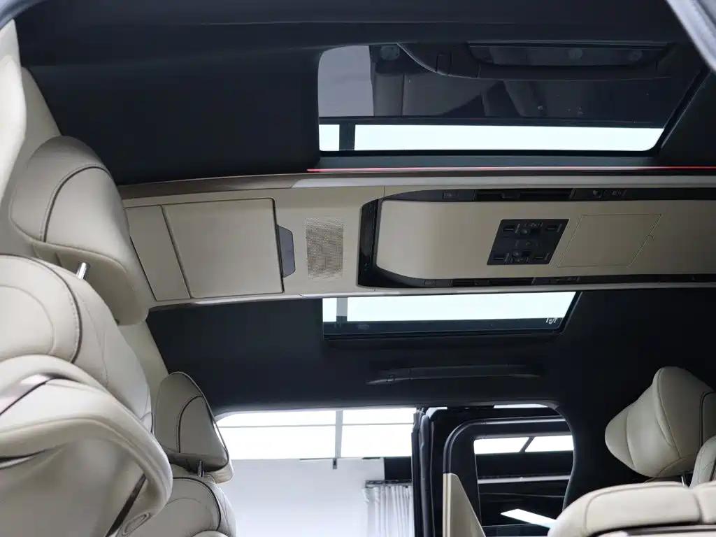 Toyota Alphard — фото 7