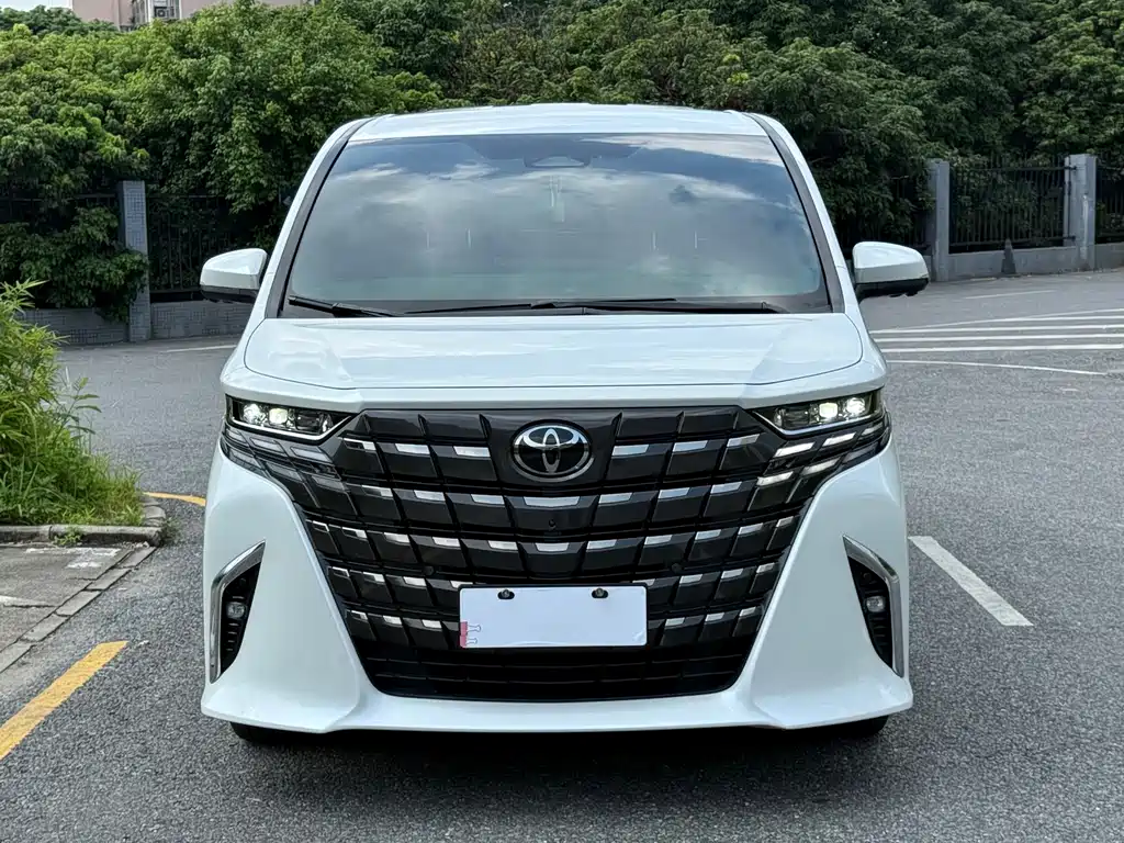 Toyota Alphard — фото 2