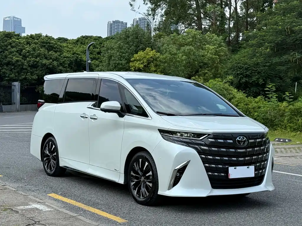 Toyota Alphard — фото 3