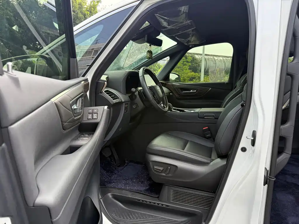 Toyota Alphard — фото 5
