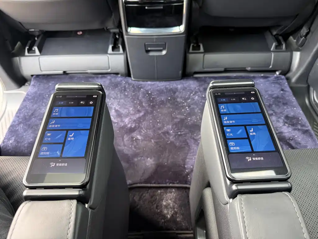 Toyota Alphard — фото 9