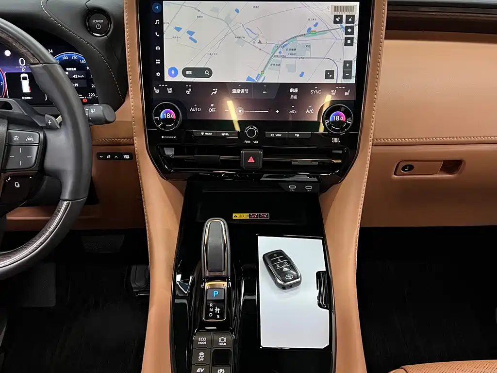 Toyota Alphard — фото 17