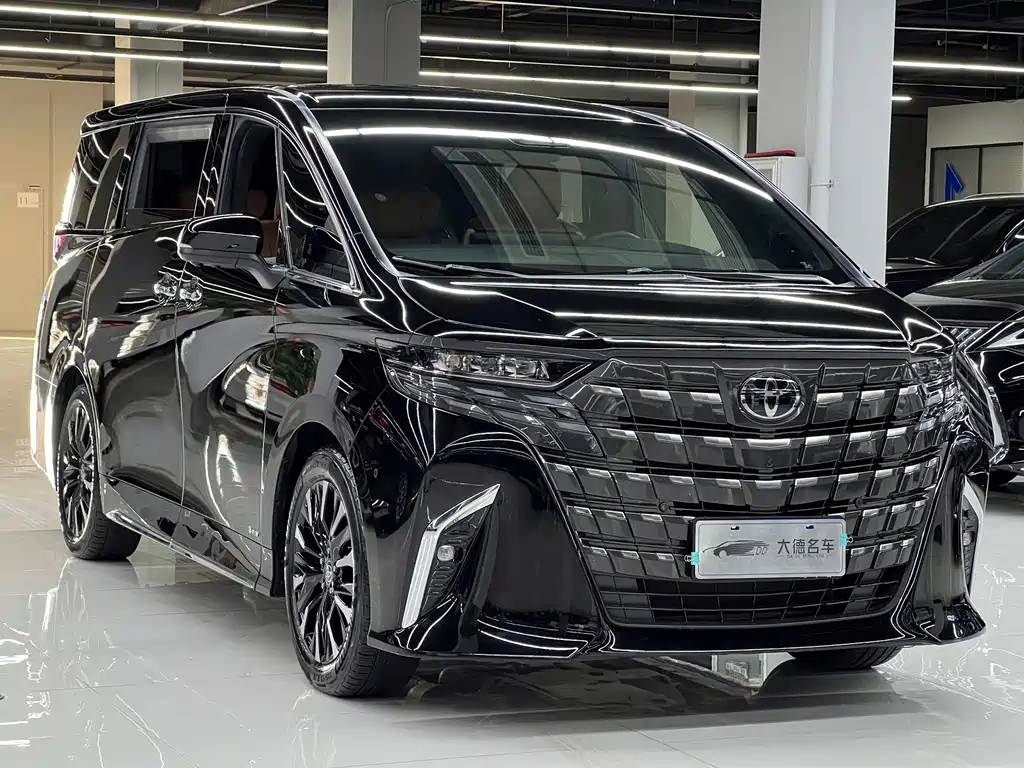 Toyota Alphard — фото 3
