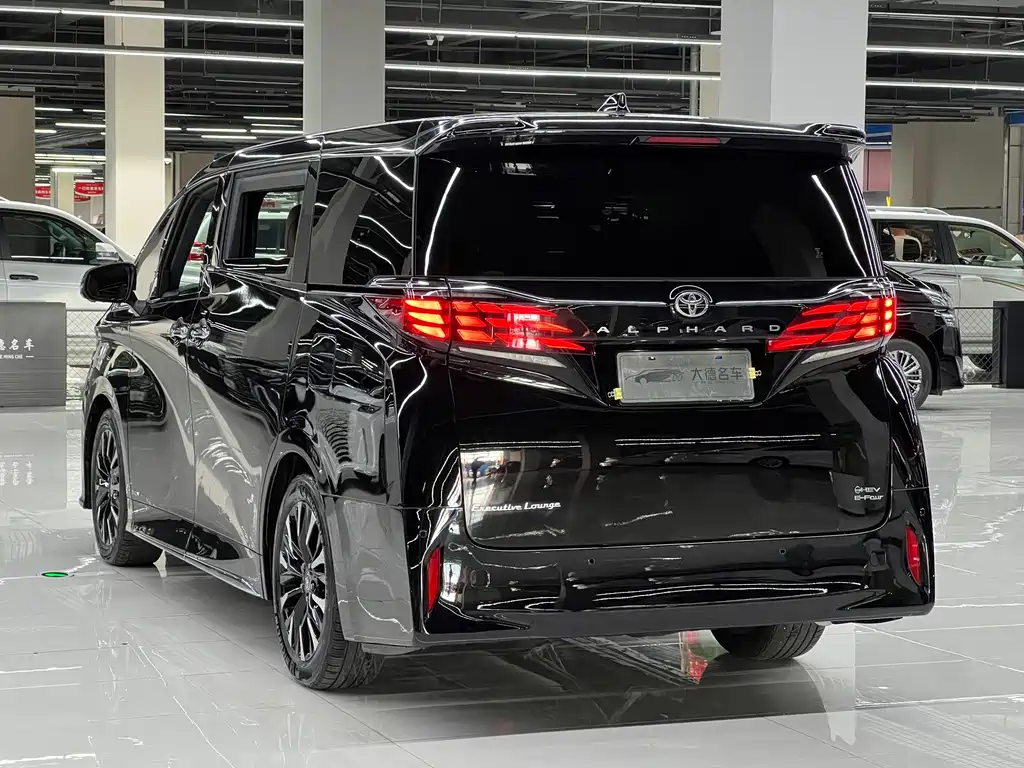 Toyota Alphard — фото 6