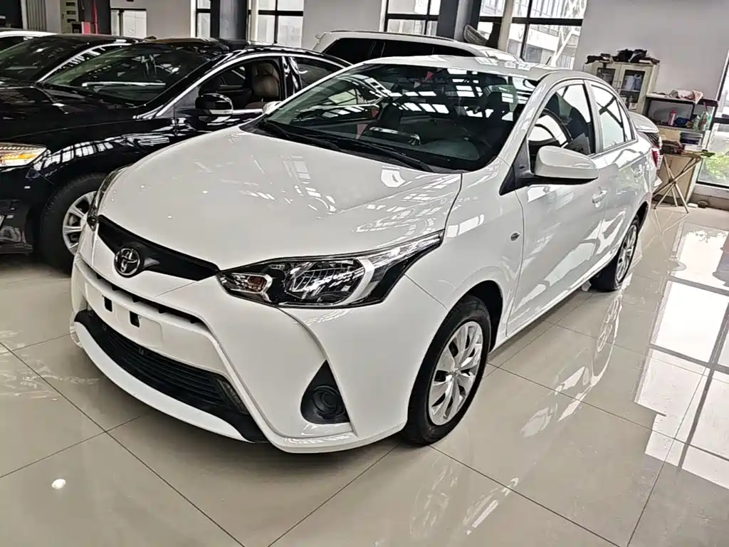Toyota Yaris L — фото 2