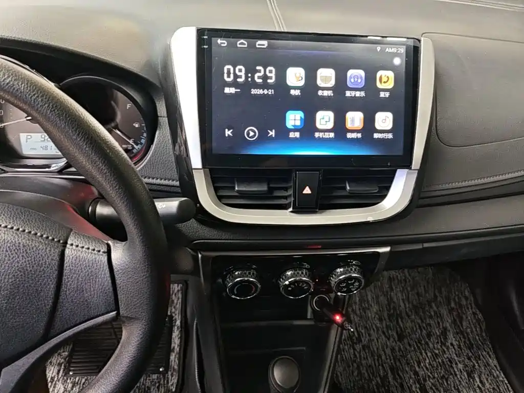 Toyota Yaris L — фото 13