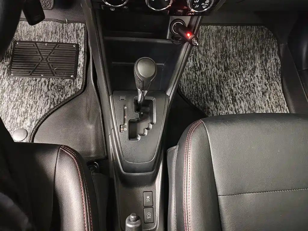Toyota Yaris L — фото 14