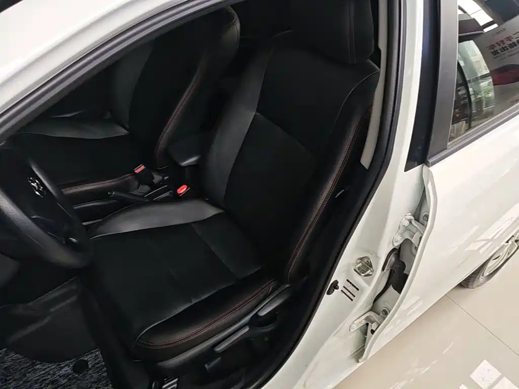 Toyota Yaris L — фото 15