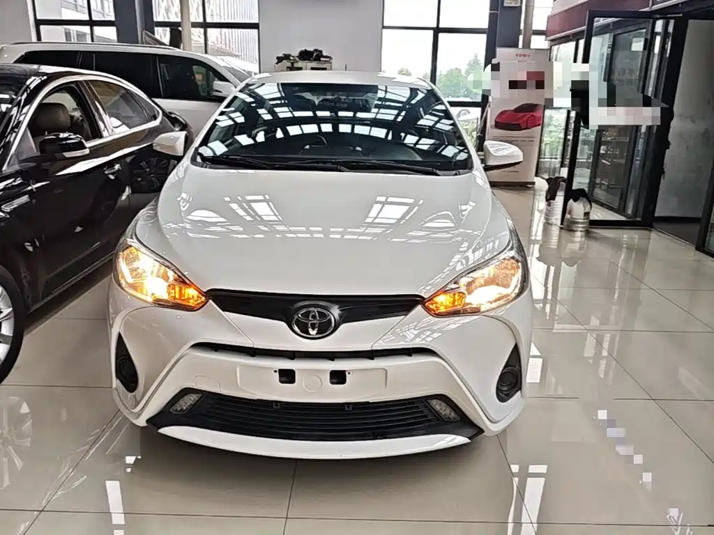 Toyota Yaris L — фото 3
