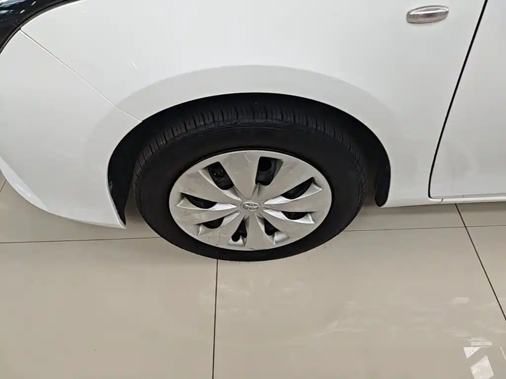 Toyota Yaris L — фото 23