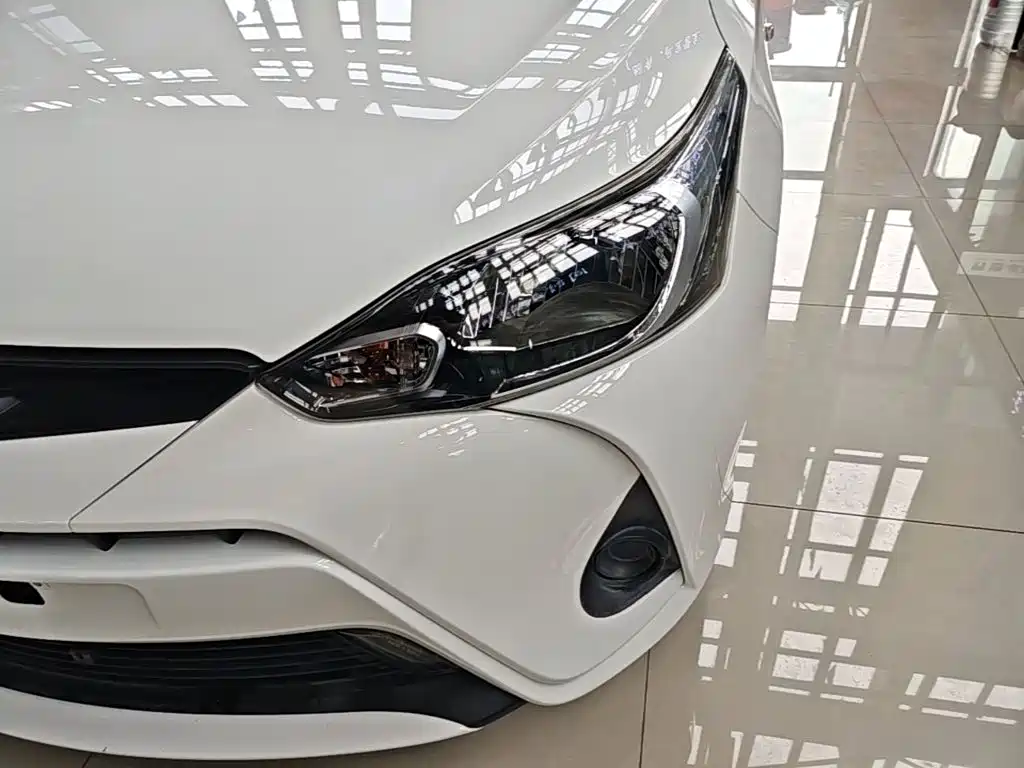 Toyota Yaris L — фото 24