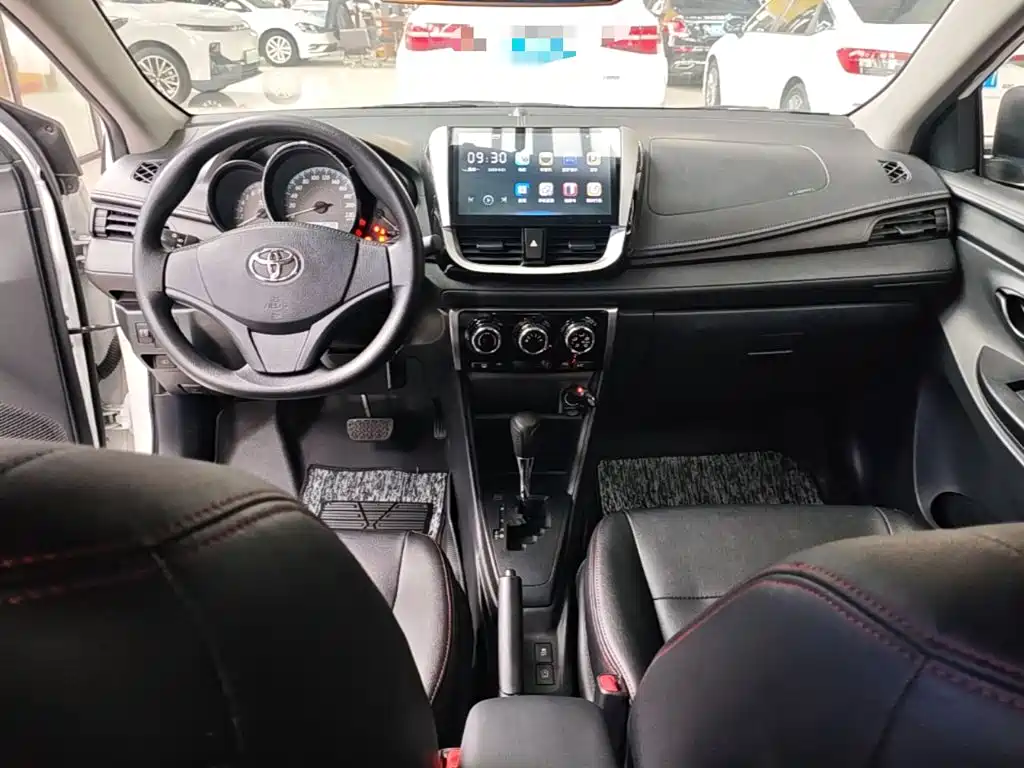 Toyota Yaris L — фото 10