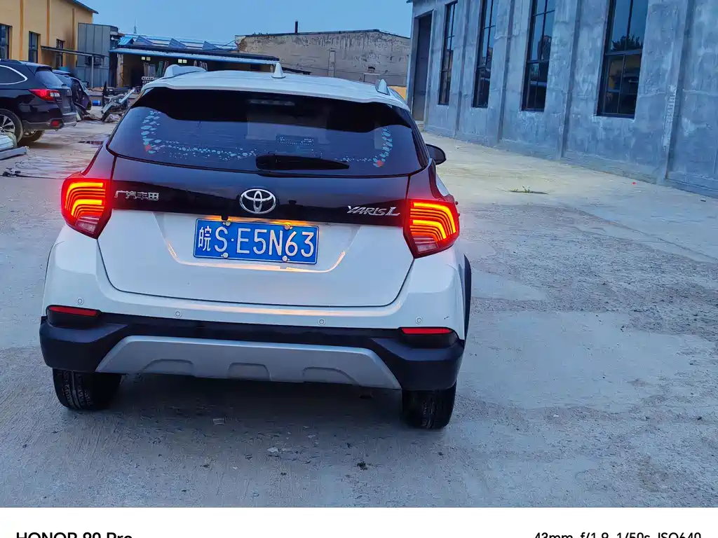 Toyota Yaris L — фото 9