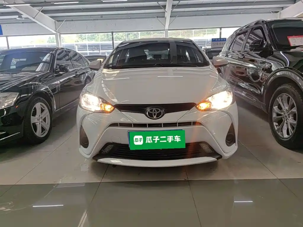 Toyota Yaris L — фото 3