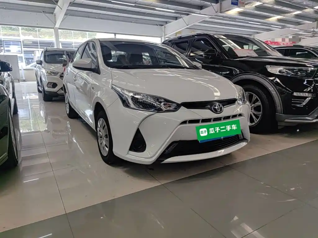 Toyota Yaris L — фото 4