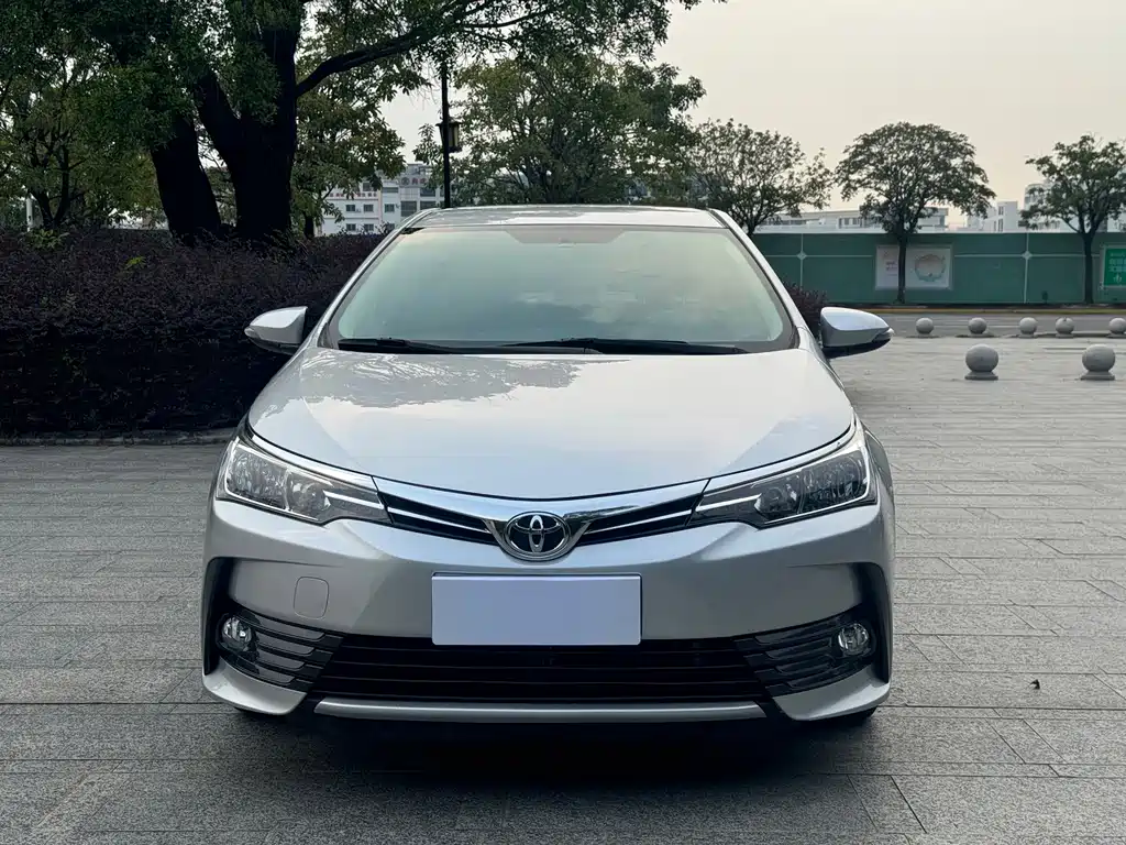 Toyota Corolla — фото 2