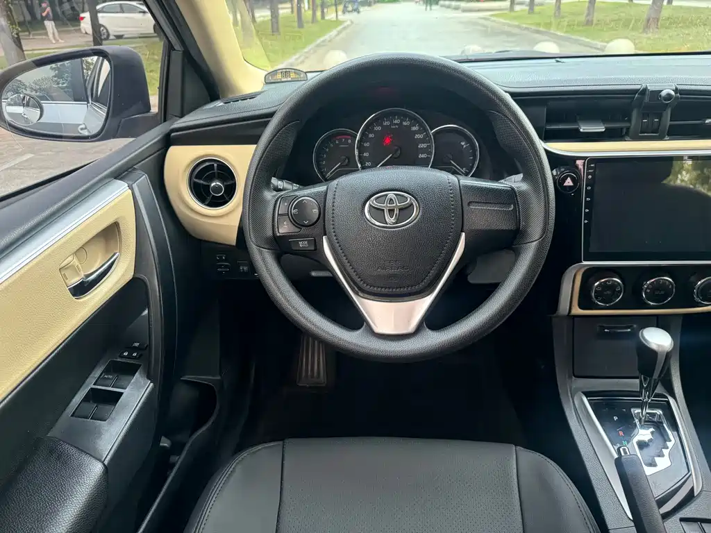 Toyota Corolla — фото 11